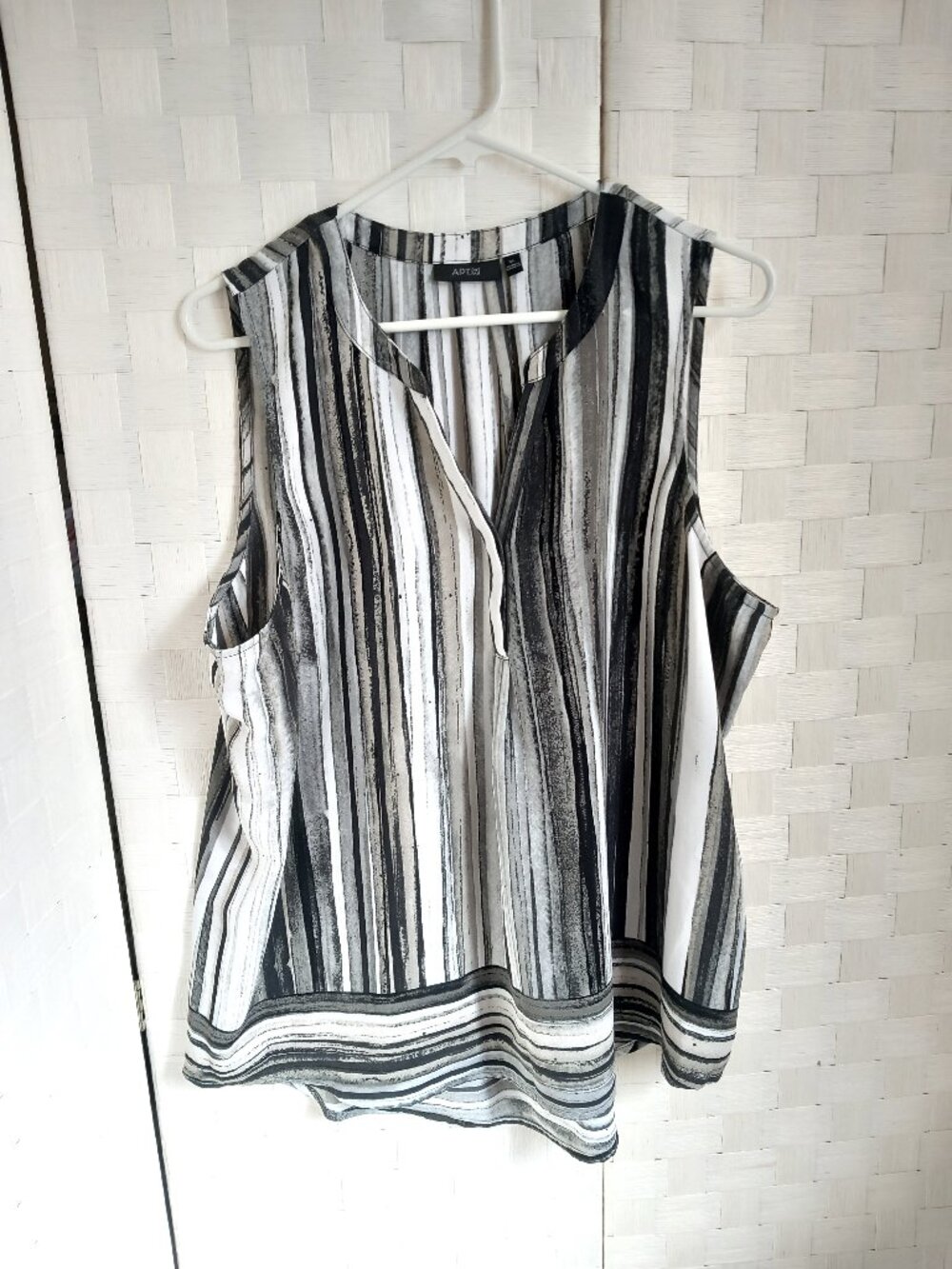 Apt 9 Sleeveless Dress Shirt - XL